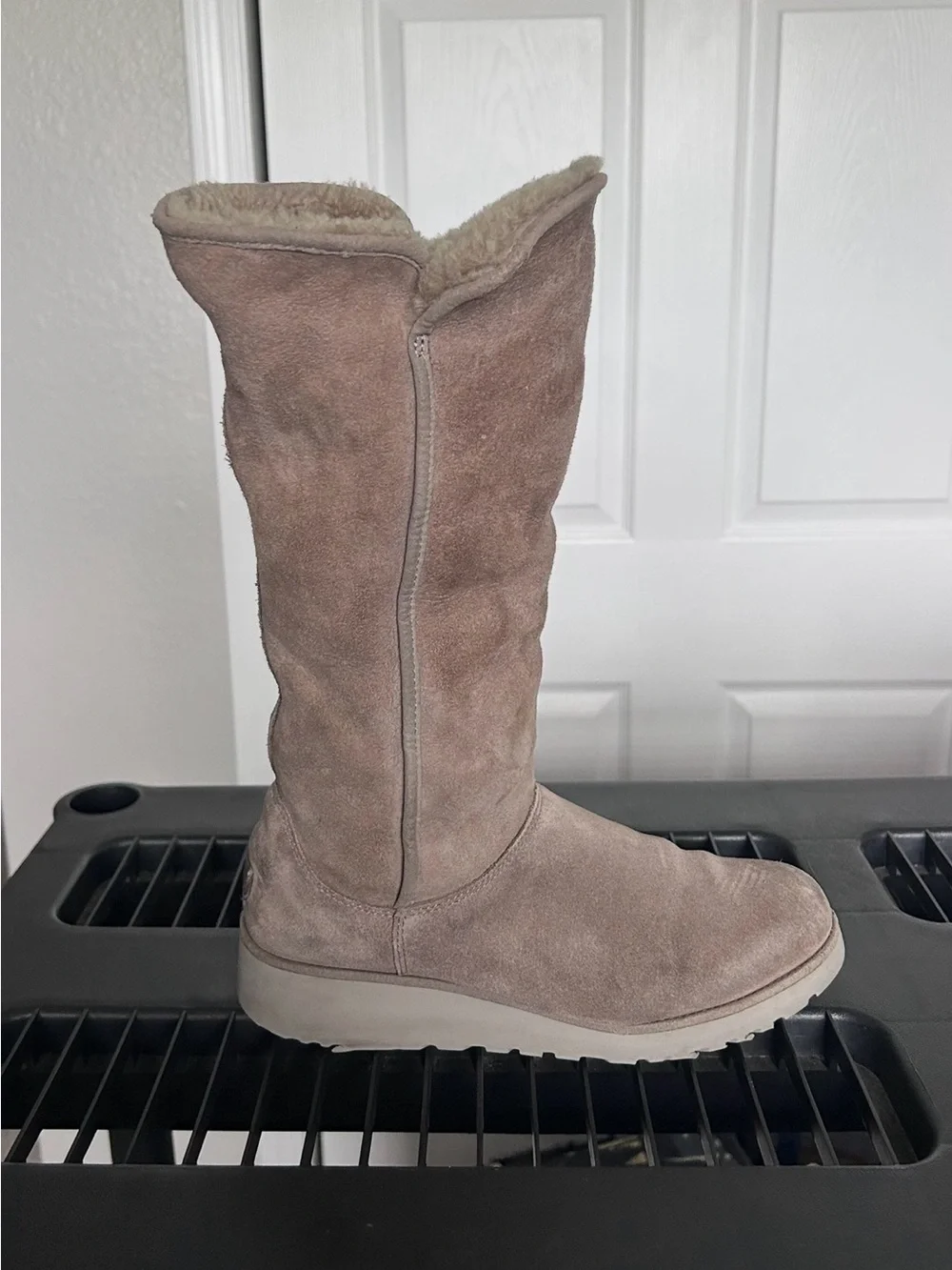 UGG Women’s Tall Suede Shearling Lined Taupe Beige Boots Size 8